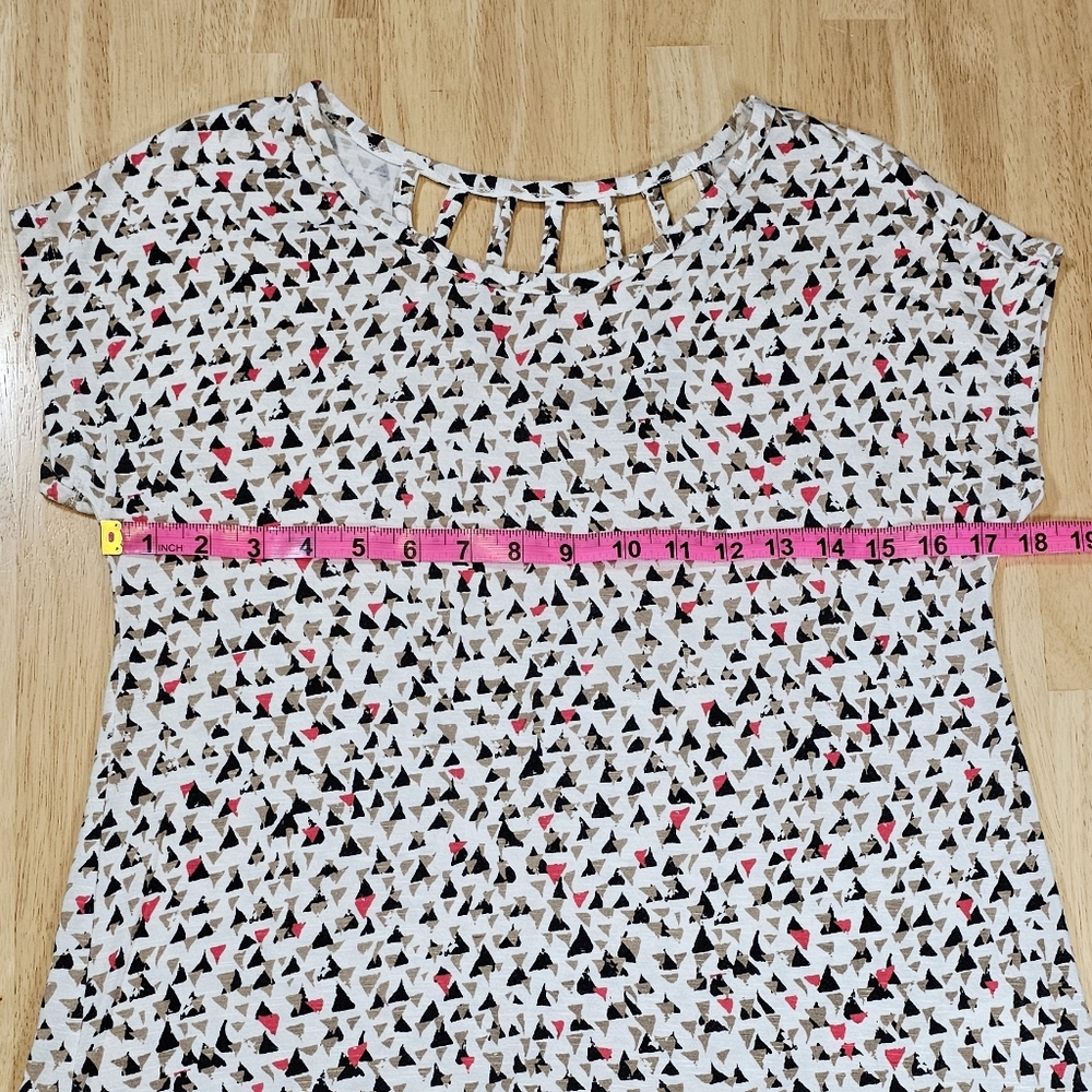 Geometric Print Top - Picture 5 of 9